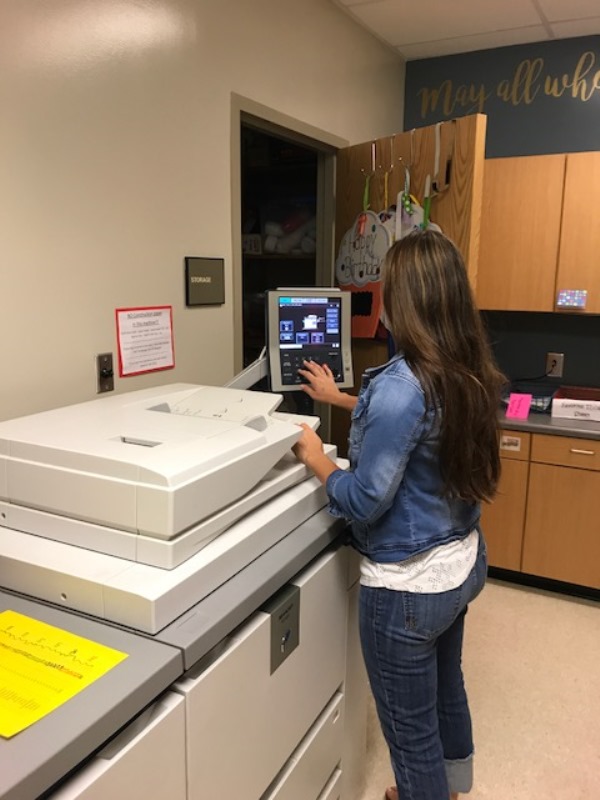 Simpsonville Elementary PTA - female making copies at a copy machine