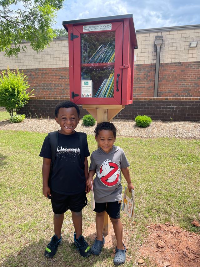 Students at Westcliffe at outside library